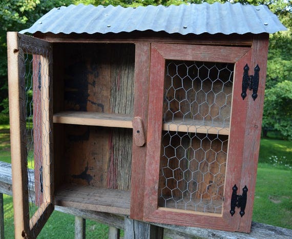 Chicken Wire Frame Accessory Display, Projects