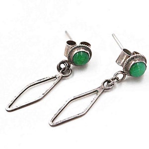 Vintage Artisan Sterling Silver & Green Glass Diamond Shape Dangle Pierced Earrings #b875