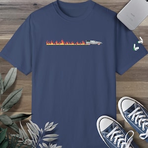 タイムマシンカー コンフォートカラー Tシャツ、BTTF Tシャツ、レトロ 80 年代デザイン、BTTF パロディ T シャツ、80 年代ファンへのデロリアン シャツ ギフト クロック タワー 88mph