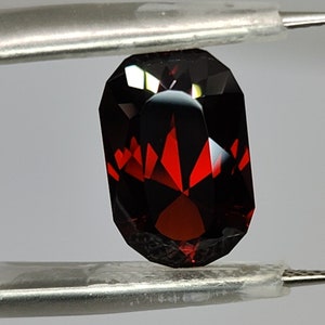 Natural Almandine Garnet - 4.585 carats - Tanzania