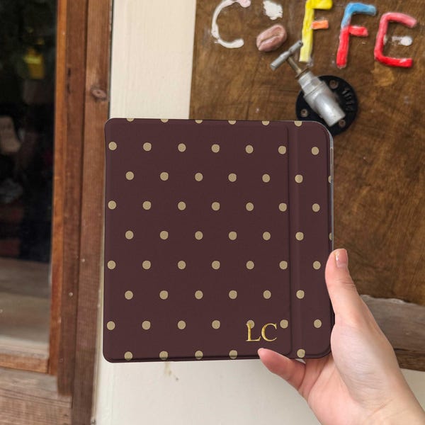 パーソナライズされたKoboケース、ブラウンゴールドの水玉模様カバー、カスタムイニシャル入り電子書籍リーダーケース、彼女へのかわいい読書好きギフト