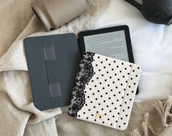 Gepersonaliseerde Kindle-hoes, zwarte kanten print polkadot Kindle-cover, aangepaste naam e-readercase, boekenliefhebber cadeau voor haar