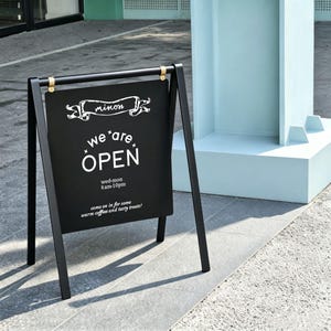 歩道看板、カスタマイズ可能な金属製A型看板スタンド、折りたたみ式レストランロゴメニューボード、スタジオロゴ、ポータブルメニュー看板、手書き可能