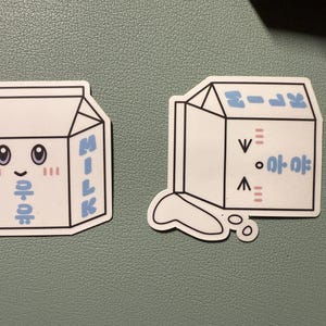 Zestaw naklejek na koreańskie kartony na mleko – 우유 아야 Naklejki winylowe Wordplay | Słodkie wodoodporne naklejki Kawaii do dzienników, butelek na wodę, laptopów