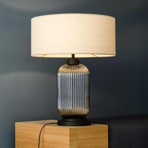 Rauchglas Tischlampe mit Cremeschirm für Wohnzimmer - Moderne Nachttischleuchte - Gerippte Glas Nachttischlampe, Geschenk für Zuhause