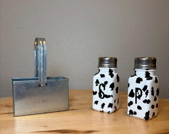 Cow Print Salt & Pepper Shaker Set, Black Brown White Farmhouse Kitchen Decoration, Rustic Stove Seasoning Container, Country Table Decor