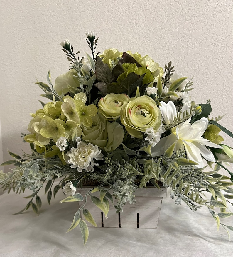 Spring Modern Farmhouse Green Rose Flower Centerpiece - Etsy