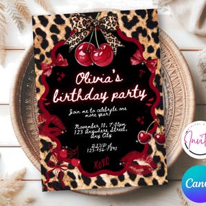 Invitación de cumpleaños editable con estampado de guepardo, invitación imprimible para fiesta Coquette con lazo negro, estampado de guepardo, plantilla de Canva, descarga instantánea. imagen 1