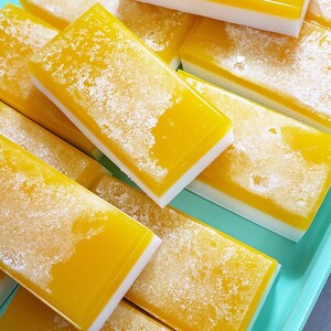 Savon au citron Citrus naturel citron sel Bar savon savon fait à la main Sunbasilgarden cadeau femmes cadeau pour elle cadeau moins de 10 gourmand cadeau pour lui elle image 4