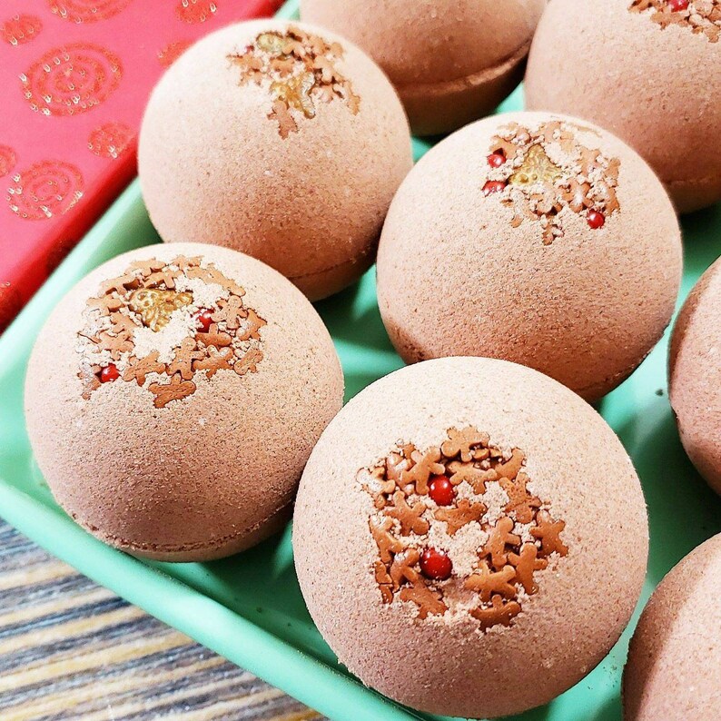 Gingerbread Bath bomb. Christmas bath bomb. Stocking stuffers. | Etsy