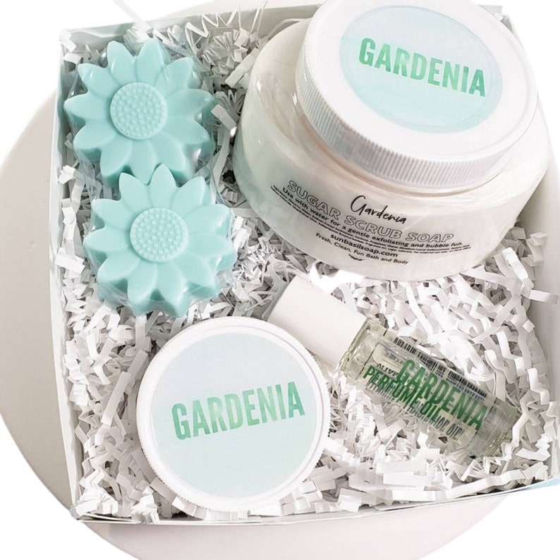 Gift for Mom. Mom Gift Box. Mom Birthday Gift. GARDENIA Bath and Body Gift Set. Spa Gift Set for Mom. Gift for Mother. Mother's Day Gift image 2