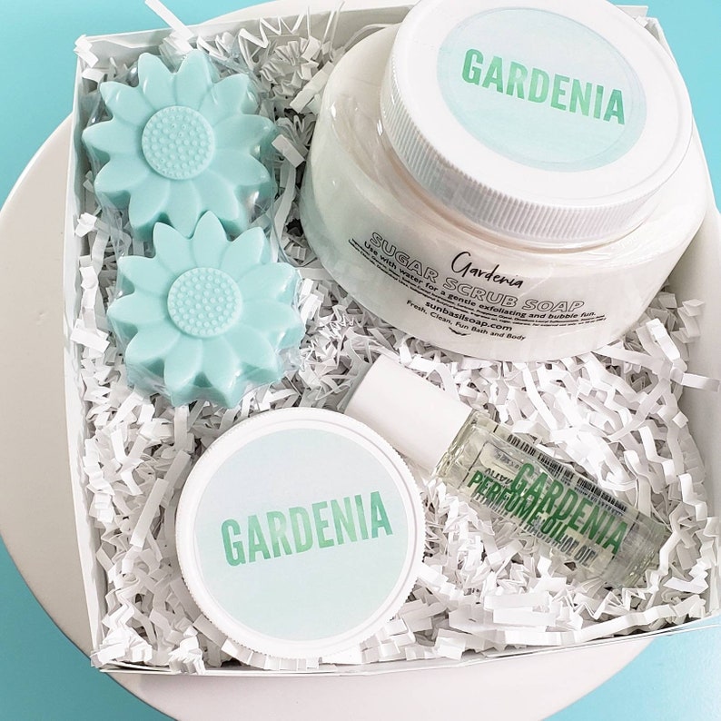 Gift for Mom. Mom Gift Box. Mom Birthday Gift. GARDENIA Bath and Body Gift Set. Spa Gift Set for Mom. Gift for Mother. Mother's Day Gift image 6