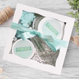 Gift for Mom. Mom Gift Box. Mom Birthday Gift. GARDENIA Bath and Body Gift Set. Spa Gift Set for Mom. Gift for Mother. Mother's Day Gift image 4