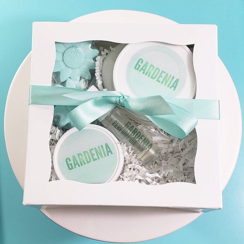 Gift for Mom. Mom Gift Box. Mom Birthday Gift. GARDENIA Bath and Body Gift Set. Spa Gift Set for Mom. Gift for Mother. Mother's Day Gift image 3