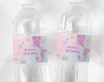 Etiquetas editables para botellas de agua de sirena, Fiesta de cumpleaños de la Sirenita "Sumérgete en los Cinco", Fiesta de sirenas bajo el mar, Rosa, morado y dorado, Descargar A711