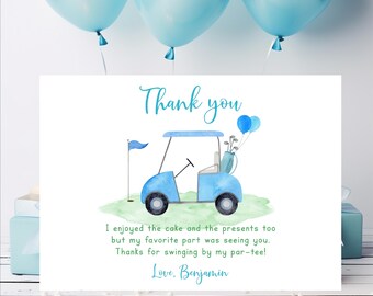 Pode incluir: Um cartão de agradecimento com uma ilustração em aquarela de um carrinho de golfe azul sobre um fundo verde. O texto do cartão diz "Obrigado. Gostei do bolo e dos presentes também, mas a minha parte favorita foi te ver. Obrigado por passar pelo meu par-tee! Com amor, Benjamin."