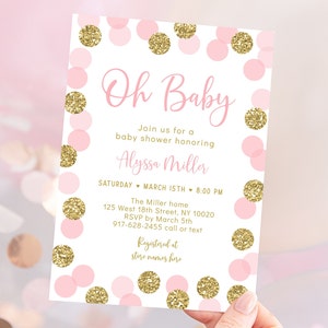 Puede incluir: Invitaci&oacute;n a una baby shower rosa y dorada con confeti y el texto "Oh Baby" y "&Uacute;nete a nosotros para una baby shower en honor a Alyssa Miller". La invitaci&oacute;n incluye la fecha, la hora, la ubicaci&oacute;n, la informaci&oacute;n de RSVP y un lugar para enumerar los nombres de las tiendas.