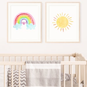 Set med 3 regnbågstryck, regnbågsbarnrumskonst, pastellfärgad regnbågsfärgad väggkonst, akvarell, moln, solsken, hjärtan, flickor, väggkonst för barn, utskrivbar A661 bild 4