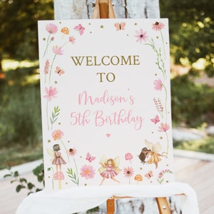 Puede incluir: Bienvenido al 5º cumpleaños de Madison con un borde floral rosa y dorado e ilustraciones de hadas.