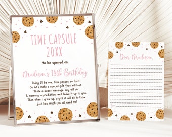 Op de afbeelding: Een printbare tijdcapsule voor de 18e verjaardag van een kind. Het ontwerp heeft een koekthema met bruine en witte koekjes en roze stippen. De tekst luidt "Tijdcapsule 20XX te openen op de 18e verjaardag van Madison".