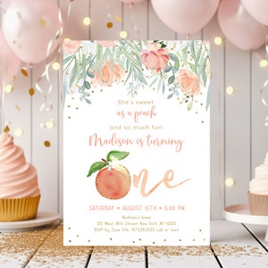 Bearbeitbare Pfirsich-Geburtstags-Einladung Süß wie ein Pfirsich-erster Geburtstag einladen Pfirsich-Goldblumenmädchen 1.Geburtstag druckbare digitale A608