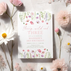 Peut inclure: Une invitation d'anniversaire florale avec un design aquarelle rose et vert. Le texte indique "Young, wild and THREE. Join us to celebrate MADISON'S 3RD BIRTHDAY. MARCH 12TH | 3-6:00 PM. Madison's home. 125 West 18th Street, NY 10020. RSVP by March 5th, 917-628-2455."