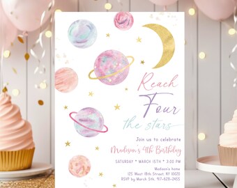 Inbjudan till födelsedag med Reach FOUR-motiv, pastellrosa, guldfärgad flicka, rymdfest, planeter, galaxfest, 4-årsdag, redigerbar nedladdning A726