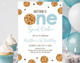 Può includere: Un invito di compleanno blu e bianco con il testo "Matthew is one Sweet Cookie" e un'illustrazione ad acquerello di biscotti con gocce di cioccolato. L'invito include i dettagli per una festa il 15 giugno alle 16:00.