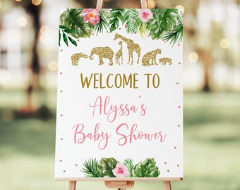 Puede incluir: Bienvenido a la fiesta de bienvenida al bebé de Alyssa con temática tropical. El cartel presenta siluetas de animales de purpurina dorada, flores rosas y hojas verdes sobre un fondo blanco.