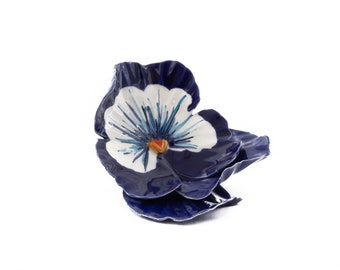 Flor de cerâmica em formato de amor-perfeito azul escuro, 7 cm (2,8 pol.)