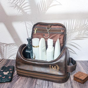 Trousse de toilette pour homme personnalisée, kit Dopp personnalisé - Cadeau en cuir gravé pour garçons d'honneur|Petit ami|Mari|Lui|Père, cadeau de fête des pères