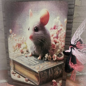 De jolies petites souris écrivant un journal indésirable ! Pochettes, étiquettes, enveloppes ! 256 pages !