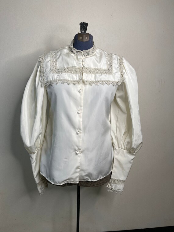 T-shirt Gray NEIMAN MARCUS Cashmere Top w Short SILVER Colored Metal Mash Sleeves Blouse Size M
