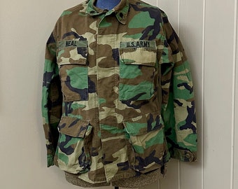 Veste militaire Woodland Camo Army. Taille Short XS pour hommes, Petit short pour femmes.