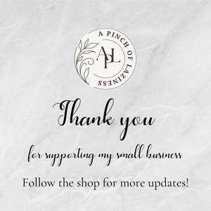 K&ouml;nnte beinhalten: Eine Dankesbotschaft mit einem Logo, das "A Pinch of Laziness" sagt. Die Nachricht lautet: "Vielen Dank f&uuml;r die Unterst&uuml;tzung meines kleinen Unternehmens. Folgen Sie dem Shop f&uuml;r weitere Updates!"