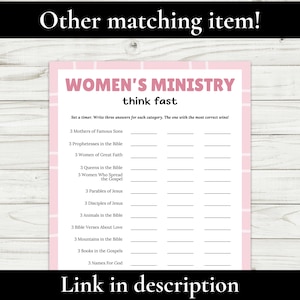 Op de afbeelding: Een roze en witte Women's Ministry-spelkaart met de tekst "think fast". De kaart bevat categorie&euml;n zoals "Moeders van beroemde zonen" en "Profetessen in de Bijbel". De tekst "Link in description" staat onderaan.