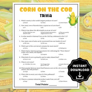 以下が含まれることがあります： 「Corn on the Cob Trivia」というタイトルのクイズゲームシートで、トウモロコシに関する多肢選択式の質問があります。シートは白で、黄色のテキストと漫画のトウモロコシのグラフィックが描かれています。背景には新鮮なトウモロコシが描かれています。