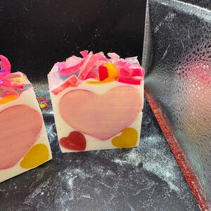 Sabonete Valentine Corações Dançantes Rosa e Amarelo