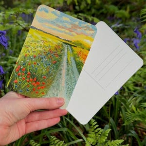 Cartolina gouache A6 dipinta a mano – Tramonto su un campo di fiori selvatici estivi