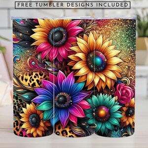 Puede incluir: Un dise&ntilde;o floral colorido con girasoles, rosas y otras flores sobre un fondo de estampado de leopardo. El dise&ntilde;o es perfecto para un vaso o otros art&iacute;culos de decoraci&oacute;n del hogar.