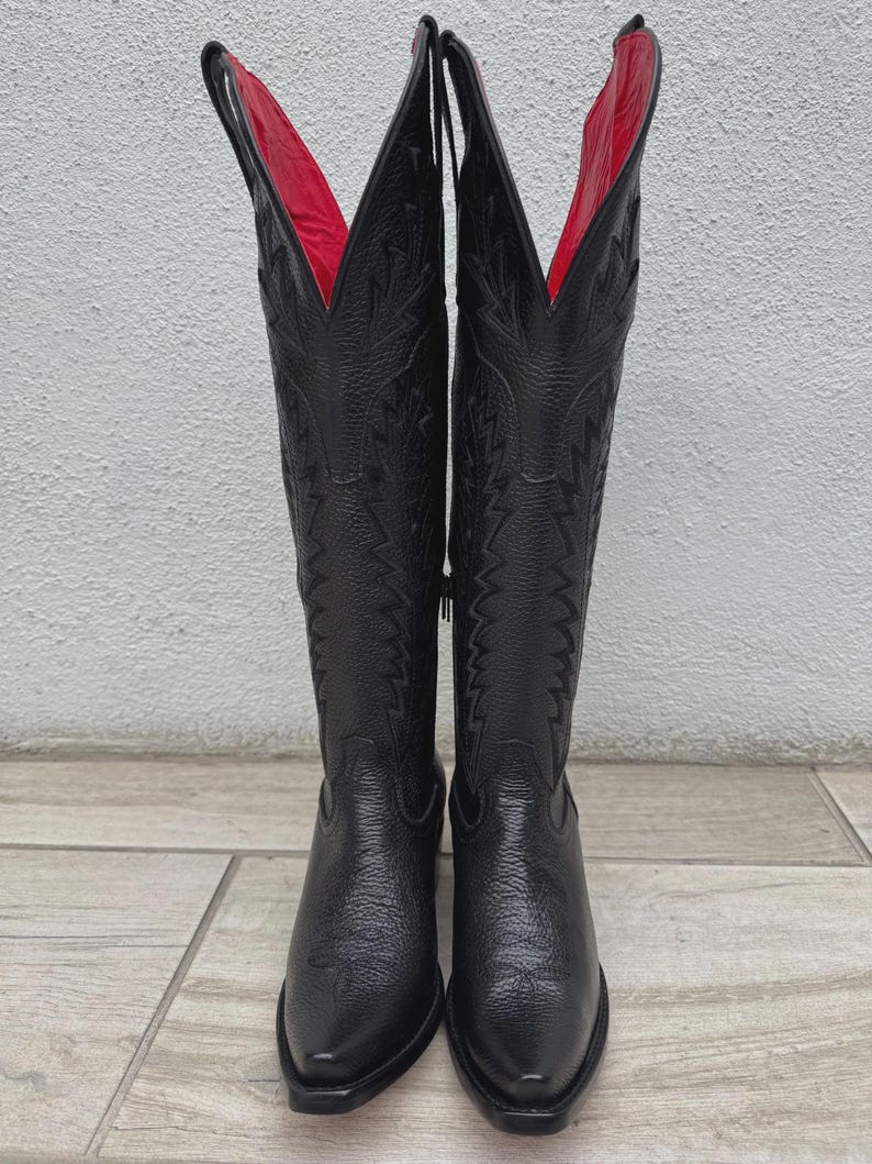 Botas de cowboy femininas até o joelho, sola vermelha, estilo western, botas pretas de cowboy/cowgirl, botas de rodeio. imagem 6
