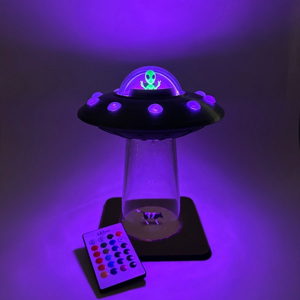 Lámpara de escritorio LED plateada con diseño de nave espacial, luz nocturna o decoración alienígena. ¡Una idea de regalo fantástica! ¡Envío gratis!