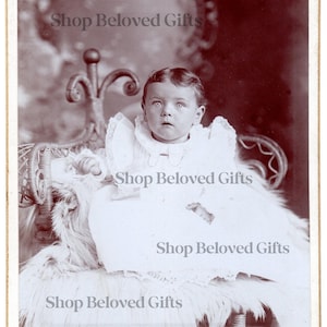 Belle carte de meuble fille victorienne pour bébé