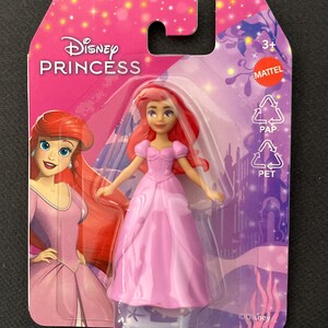 Figura coleccionable de la Princesa Disney Ariel, mini muñeca, adorno para pastel o recuerdo de fiesta. Princesas Disney La Sirenita. imagen 9