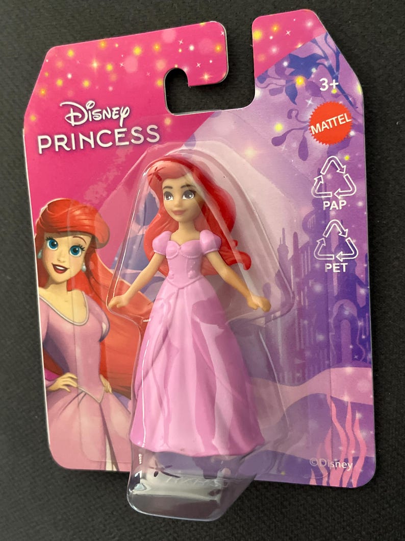 Figura coleccionable de la Princesa Disney Ariel, mini muñeca, adorno para pastel o recuerdo de fiesta. Princesas Disney La Sirenita. imagen 4