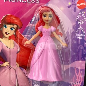 Figura coleccionable de la Princesa Disney Ariel, mini muñeca, adorno para pastel o recuerdo de fiesta. Princesas Disney La Sirenita. imagen 5