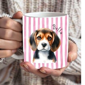 Könnte beinhalten: Ein Set aus drei Keramikbechern mit gesprenkelter, matter Oberfläche. Die Becher sind in Creme-, Hellgrau- und Dunkelgrautönen gehalten. Jeder Becher hat ein schlichtes, minimalistisches Design, ideal für Kaffee oder Tee.