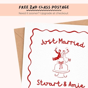K&ouml;nnte beinhalten: Eine wei&szlig;e Hochzeitskarte mit rotem Text und rotem Rand. Die Karte zeigt eine Zeichnung einer Hochzeitstorte mit Braut und Br&auml;utigam oben und die Worte "Just Married" und "Stuart & Amie".