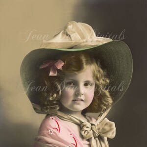 Lovely Little May met een grote strohoed - antieke ansichtkaart - fotoscan - instant download afdrukbare FrA053
