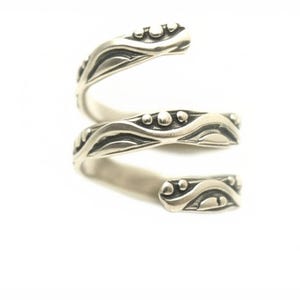 Adjustable Sterling Silver Wrap Ring, Hammered Thumb Ring, Handmade 925 Silver Ring Unique Gift for Her,  Open Band Ring, Spiral silver ring